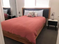 Pool house on the canal, private Jetty, Wifi