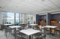 Fairfield Inn & Suites Chincoteague Island Waterfront - Breakfast