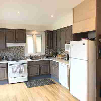 Spacious Convenient place, 10 min from Downtown Others
