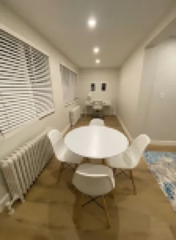 2 Bedroom Beauty! Located on the Lakeshore in Port Credit, Mississauga.