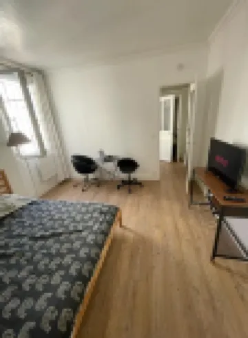 Calm & Fully furnished appartment at footstep of metro :) with Netflix & Amazon!