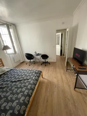 Calm & Fully furnished appartment at footstep of metro :) with Netflix & Amazon!