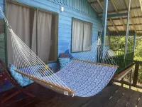 Amazing Jungle Tree House right over the river with bikes and canoe Hotel a Burrell Boom
