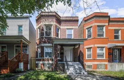 Comfy 4 bedroom Apartment in the center of CHICAGO! 15 mins from Downtown! Hotels near متحف برونزفيل للأطفال