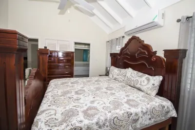 Clean & Cozy 3 bedroom Villa  — 5 min from the beach, close to major attractions
