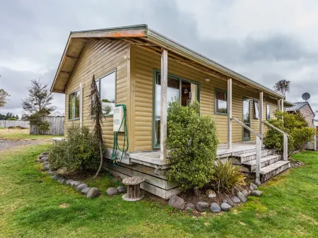 Traverse Cabin. Cosy three bedroom holiday home Отели рядом с достопримечательностью «Whakapapaiti Hut»