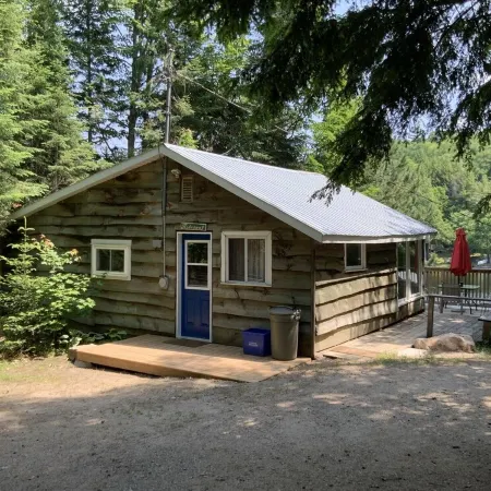 HIDEAWAY - COZY 2 BEDROOM WATERFRONT COTTAGE SPRING, SUMMER 2025 AVAILABILITY! Отели в г. Фарадей