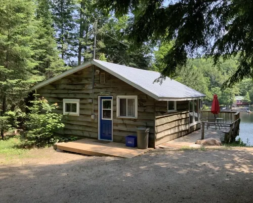 HIDEAWAY - COZY 2 BEDROOM WATERFRONT COTTAGE SPRING, SUMMER 2025 AVAILABILITY! Hotels in Faraday