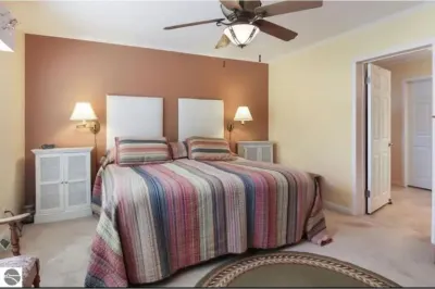 Cheerful three bedroom on beautiful Platte River