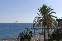 Bel Appartement Moderne : vue Mer, Menton Garavan