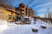 Lake view, A/C, pool, hot tub, BBQ, Parking Hotels in 