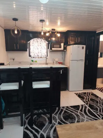 Modern One Bedroom Apt Central Location Отели рядом с Аэропорт Огл