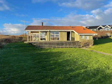 Hyggelig ældre Udsigts Sommerhus 100m fra badestrand Отели в г. Лемвиг