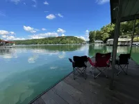 Perfect Waterfront Getaway With Covered Dock Hotels in Campbell County