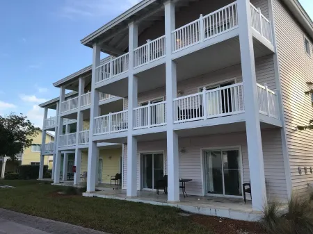 Ocean View , steps from the private beach 2 Bedroom Condo  Up to 6 guests