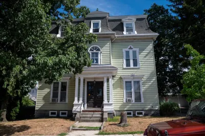 3R Chelsea - Boston Các khách sạn gần Stop and Compare Market