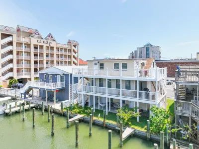 1-Bedroom Bayside Canal front Condo. In the heart of downtown OC. Hotel in zona Jolly Roger at the Pier