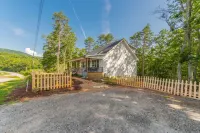 Walk to Serenity Cellars Winery and beautiful Yonah Mountain view! - Mountain view