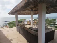 Coconut Palm Unit: Upscale condo with Caribbean Sea views