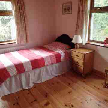 SPECIAL WEEKLY DISCOUNTS! Traditional stone cottage in beautiful West Kerry Rooms