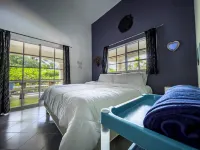 Cheerful villa with pool minutes from city center. Only 10 mins away from POP