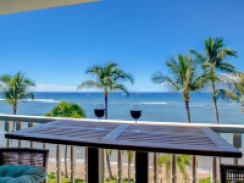 Romantic Oceanfront Condo at Lahaina Shores with Sweeping Ocean Views โรงแรมในลาไฮนา