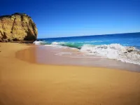 2-storey house with small garden and balcony Hotels in Ferragudo