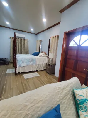 Cozy one bedroom studio Hotels near Scilly Cay
