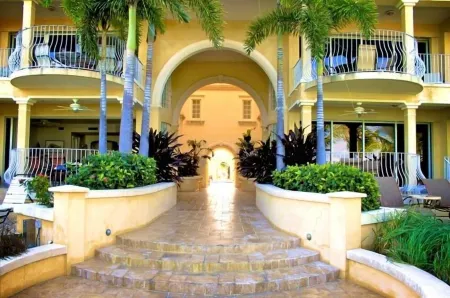 SPECIAL DISCOUNTED RATE!-  Magical Oceanfront Holiday - Grace Bay Beach 1/2 bed Отели рядом с достопримечательностью «Turks and Caicos Map Mural»