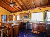 Gold Standard: Private Home, Infinity Pool on the Beach & Reef View