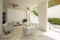 Casa Chloe - Beachfront Luxury Living