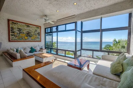 Amazing View Oceanfront with 2 pools, Daily Housekeeping