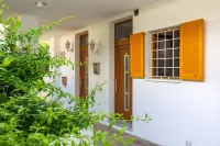 2-Bedroom Holiday Apartment with Beach Access in Cala d'Or