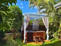 House with Exotic Charm, Private Jacuzzi & Paddle Just a Stone's Throw from the Lagoon!