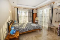 500m to beach, pool table, table tennis very private villa.