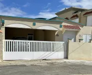 Oceanfront 3 Bdrm House on Surf Beach near Rincon with Private Beach Access Hotel a Aguada