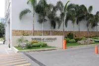 New! Stylish 2 BR in BGC - Fast Wi-fi 58" UHD TV