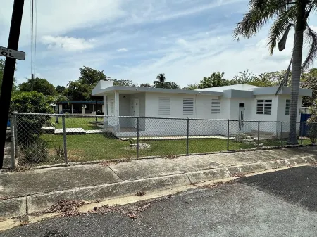 Sunny Flamboyan Boqueron, 3 bdr/2 bath house w/pool, sleeps 11