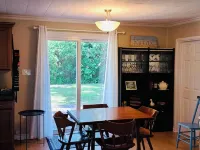 Sunset Pines Cottage Ipperwash ~ minutes to beach!