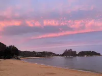 Little Kaiteriteri Rose's bach -3min walk to beach