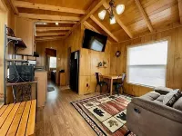 Cozy cabin in delightful Kemmerer with AC, WiFi Hotel di Kemmerer