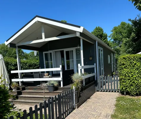 Chalet Seezauber - charming chalet in vacation park De Veerstal 레덴 호텔