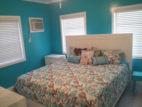 Hide 'N' Sea Spanish Wells Bahamas, Includes Golf Cart, Kayak & Paddle Boards