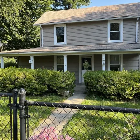 Entire 3 bedrooms/2 bathrooms fence yard, near Costco, Sam's