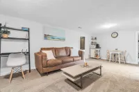 2 min to AUD | Private Getaway w/ Firepit 키치너 호텔