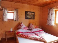 Cozy hut in a quiet location with a view of the mountains and close to the lake