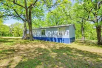 4 Mi to Bennett Spring SP: Dog-friendly Home! - 2-Star