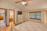 Lakefront Blairsville Cabin w/ Deck + Dock! - parking