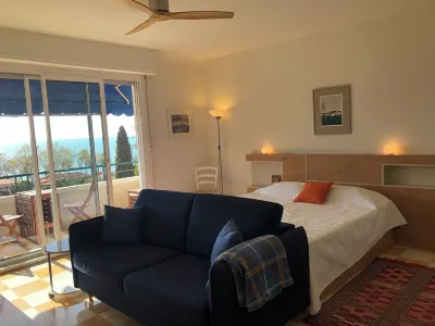 Neptune 5, top floor Jardin Botanique et Exotique Val Rahmeh 주변 호텔