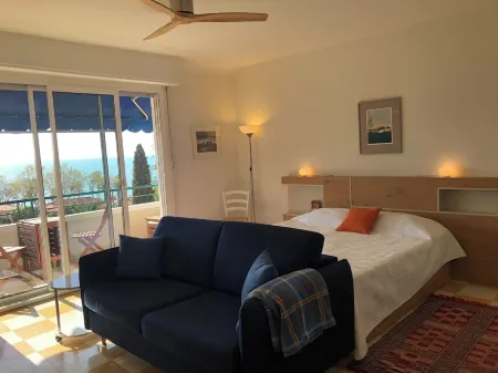 Neptune 5, top floor Отели рядом с достопримечательностью «Музей Жана Кокто - Коллекция Северина Вундермана»